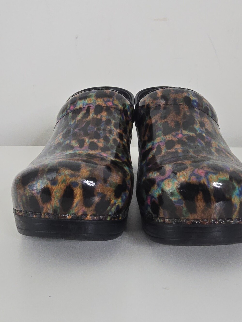 Dansko Professional Iridescent Leopard Rainbow Clogs Patent Leather Mule Size 40 - Picture 3 of 12